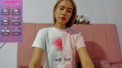 Snapshot of sarita_jones23 chatting on 11.26.25 sarita_jones23 online show from 11.26.25