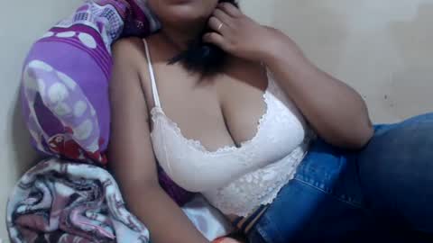 Snapshot of saronette chatting on 12.27.24 saronette online show from 12.27.24