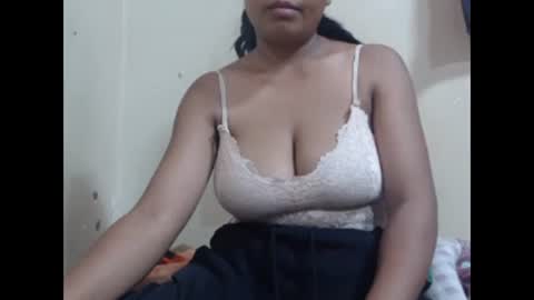 Snapshot of saronette chatting on 12.30.24 saronette online show from 12.30.24