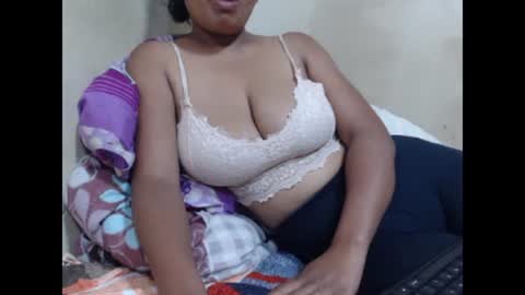 Snapshot of saronette chatting on 01.09.25 saronette online show from 01.09.25