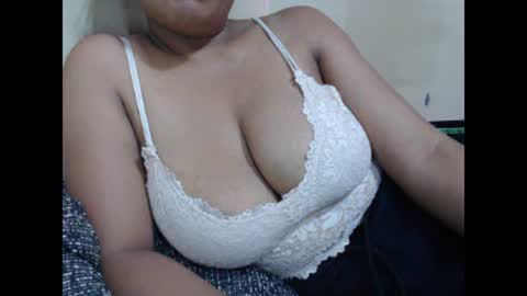 Snapshot of saronette chatting on 03.11.25 saronette online show from 03.11.25