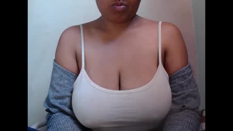 Snapshot of saronette chatting on 09.17.25 saronette online show from 09.17.25