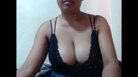 Snapshot of saronette chatting on 10.02.25 saronette online show from 10.02.25