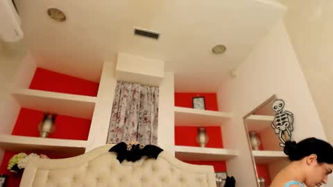 Snapshot of sarra_ray chatting on 11.03.25 Sarra online show from 11.03.25