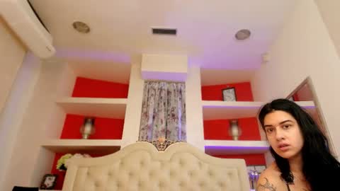 Snapshot of sarra_ray chatting on 11.05.25 Sarra online show from 11.05.25