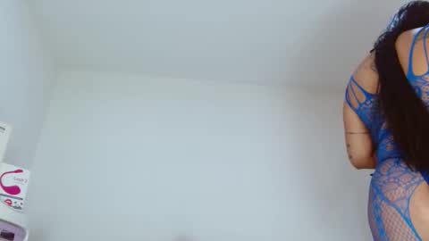 Snapshot of sasha_creamy chatting on 11.09.25 Sasha Creamy online show from 11.09.25