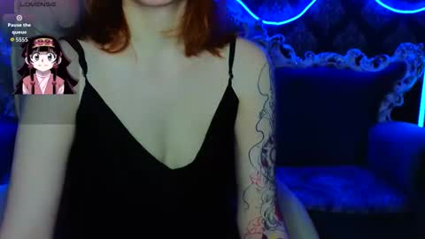 Snapshot of sasha_exclusive chatting on 11.23.25 Sasha Exclusive online show from 11.23.25