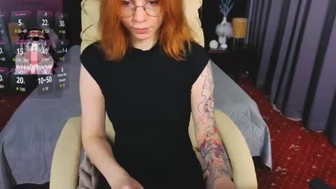 Snapshot of sasha_exclusive chatting on 11.26.25 Sasha Exclusive online show from 11.26.25