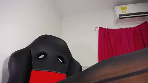 Snapshot of sashabreck1 chatting on 12.19.25 sashabreck1 online show from 12.19.25