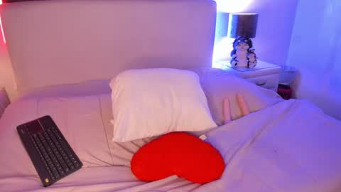 selene  online show from 02.23.25