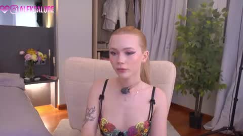 Snapshot of sashalore chatting on 06.18.26 sashalore online show from 06.18.26
