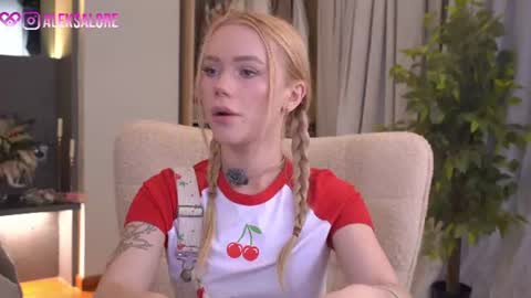 Snapshot of sashalore chatting on 06.25.26 sashalore online show from 06.25.26