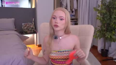 Snapshot of sashalore chatting on 07.17.26 sashalore online show from 07.17.26