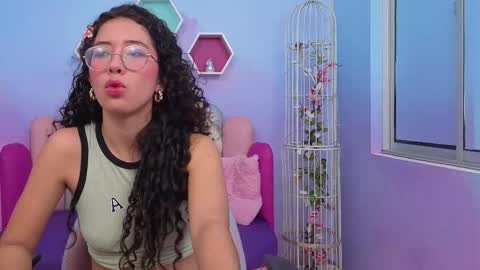 Snapshot of sashamonroee_ chatting on 11.27.25 SashaMonroee online show from 11.27.25