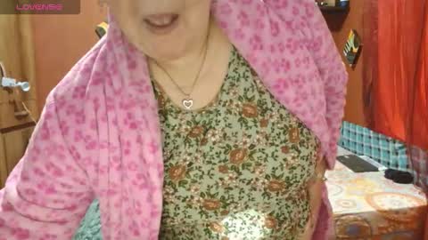 Snapshot of sasharosee2 chatting on 11.05.25 S A S H A R O S E online show from 11.05.25