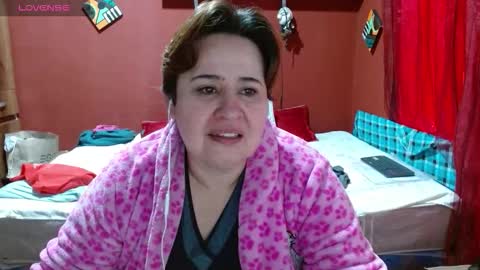 Snapshot of sasharosee2 chatting on 11.26.25 S A S H A R O S E online show from 11.26.25