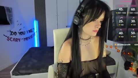 Snapshot of sashasunlight chatting on 10.31.25 Sasha online show from 10.31.25