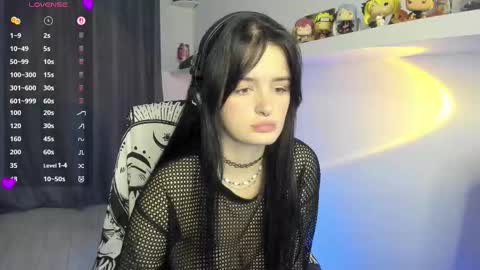 Snapshot of sashasunlight chatting on 11.13.25 Sasha online show from 11.13.25