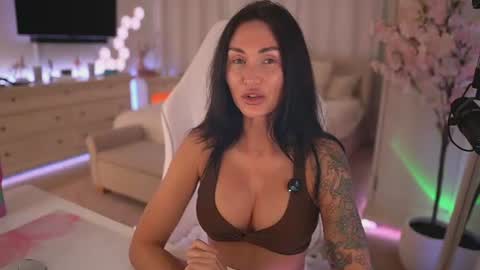 sashawest_official online show from 08.04.26