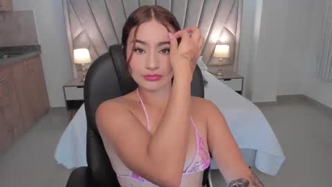 Snapshot of saskia_litt chatting on 12.18.25 saskia litt online show from 12.18.25