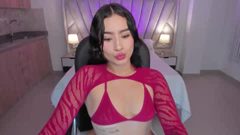 Snapshot of saskia_litt chatting on 12.21.25 saskia litt online show from 12.21.25