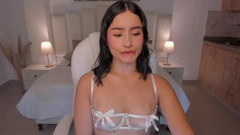 Snapshot of saskia_litt chatting on 12.23.25 saskia litt online show from 12.23.25