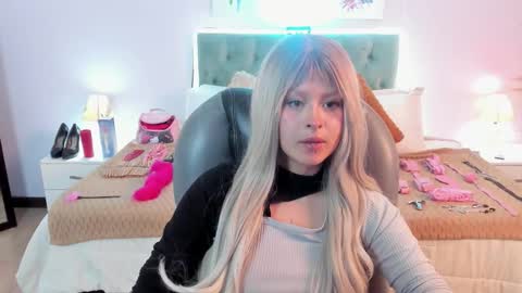 saskia_vellour online show from 02.04.26