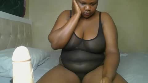 sassie_bee online show from 12.11.24