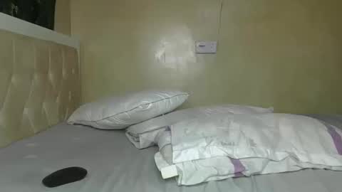 sassie_bee online show from 02.02.25