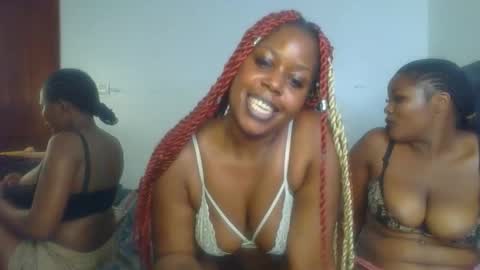 Snapshot of sassie_d chatting on 12.14.25 sassie_d online show from 12.14.25