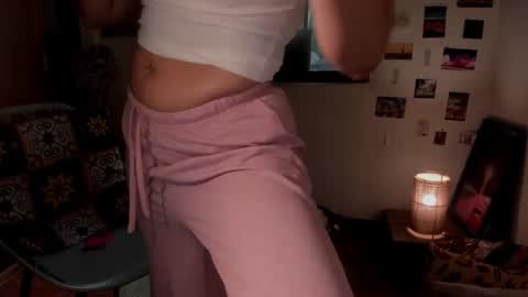 Snapshot of sassy_xyou chatting on 02.05.25 Ms. Oh   online show from 02.05.25