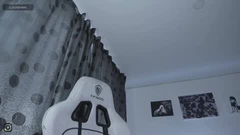    im expecting 300 thumbs up on my altar online show from 12.18.25