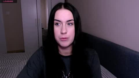 Snapshot of satisfaction__ chatting on 12.17.25 satisfaction__ online show from 12.17.25