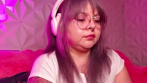 Snapshot of satyn_doll chatting on 10.26.25 Gina George online show from 10.26.25