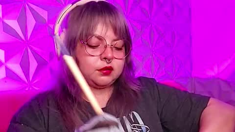 Snapshot of satyn_doll chatting on 10.28.25 Gina George online show from 10.28.25