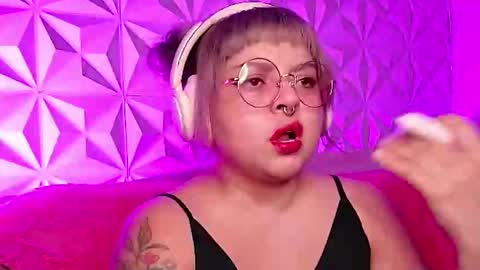 Snapshot of satyn_doll chatting on 11.03.25 Gina George online show from 11.03.25