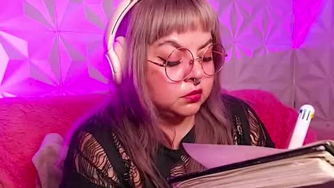 Snapshot of satyn_doll chatting on 11.13.25 Gina George online show from 11.13.25