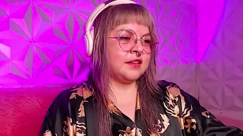 Snapshot of satyn_doll chatting on 11.14.25 Gina George online show from 11.14.25