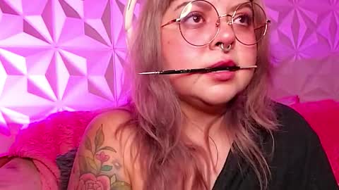 Snapshot of satyn_doll chatting on 11.26.25 Gina George online show from 11.26.25