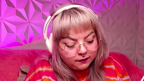 Snapshot of satyn_doll chatting on 12.05.25 Gina George online show from 12.05.25