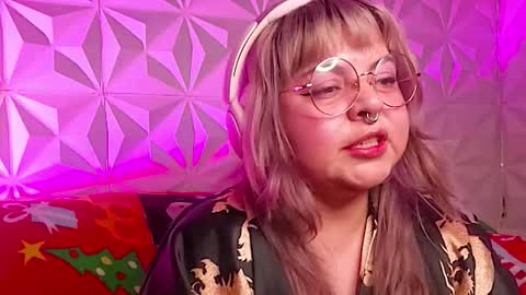 Snapshot of satyn_doll chatting on 12.14.25 Gina George online show from 12.14.25