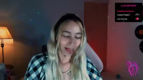 Snapshot of saucy_jenn1 chatting on 01.08.25 I AM JENN  online show from 01.08.25