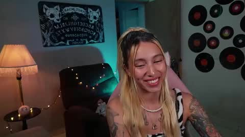 Snapshot of saucy_jenn1 chatting on 03.09.25 I AM JENN  online show from 03.09.25