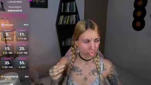 Snapshot of saucy_jenn1 chatting on 10.19.25 I AM JENN  online show from 10.19.25