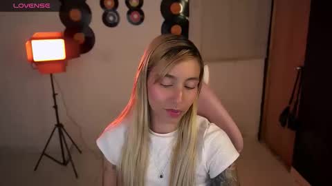 I AM JENN  online show from 04.11.26