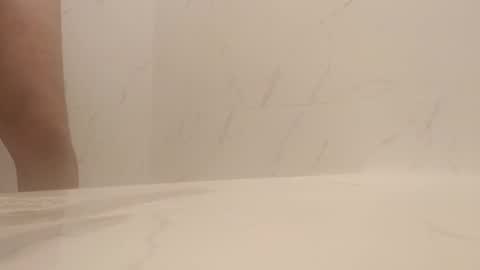 Snapshot of saucy_latino chatting on 09.30.25 ElVergone online show from 09.30.25