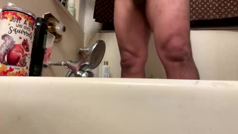 Snapshot of saucy_latino chatting on 10.25.25 ElVergone online show from 10.25.25