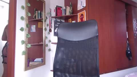 Snapshot of saucy_zaren chatting on 01.08.25 Zaren online show from 01.08.25