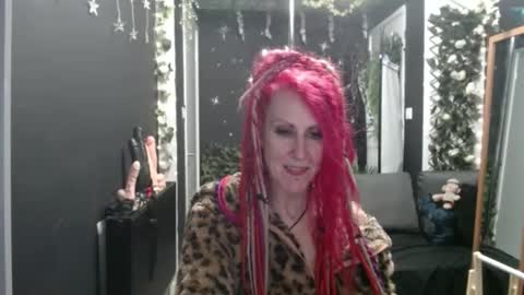 Snapshot of saucysky chatting on 09.11.25 SaucySky online show from 09.11.25