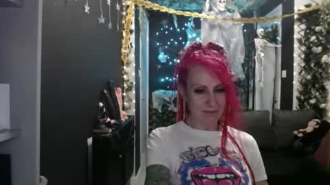 Snapshot of saucysky chatting on 10.21.25 SaucySky online show from 10.21.25